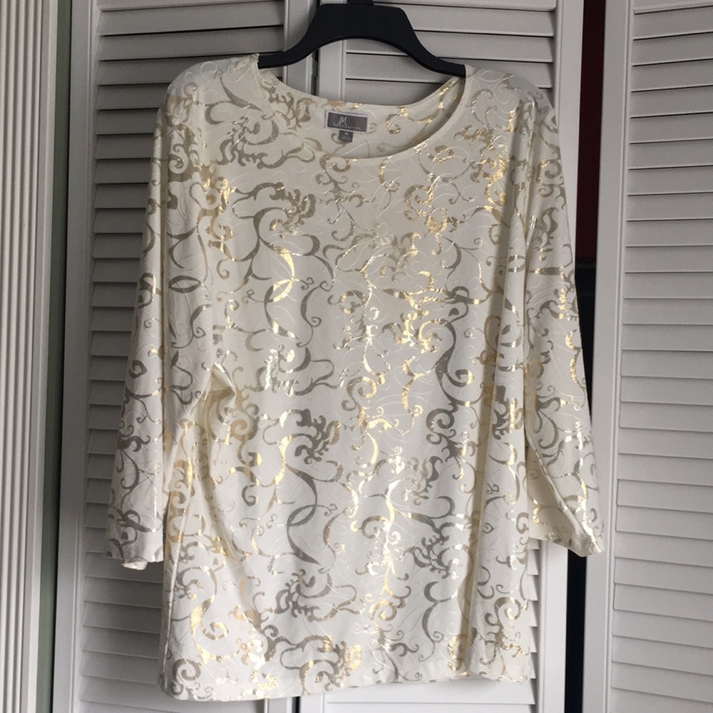 Beautiful  Metallic gold on a cream colored